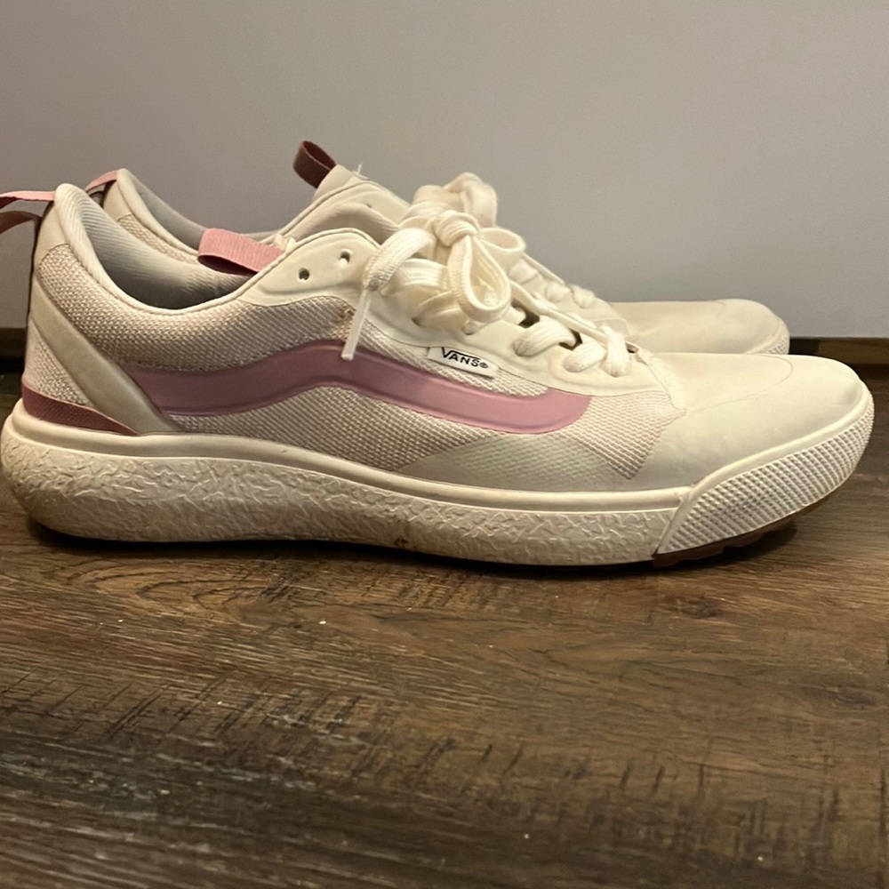 VANS ultra range women’s sneakers, size 9